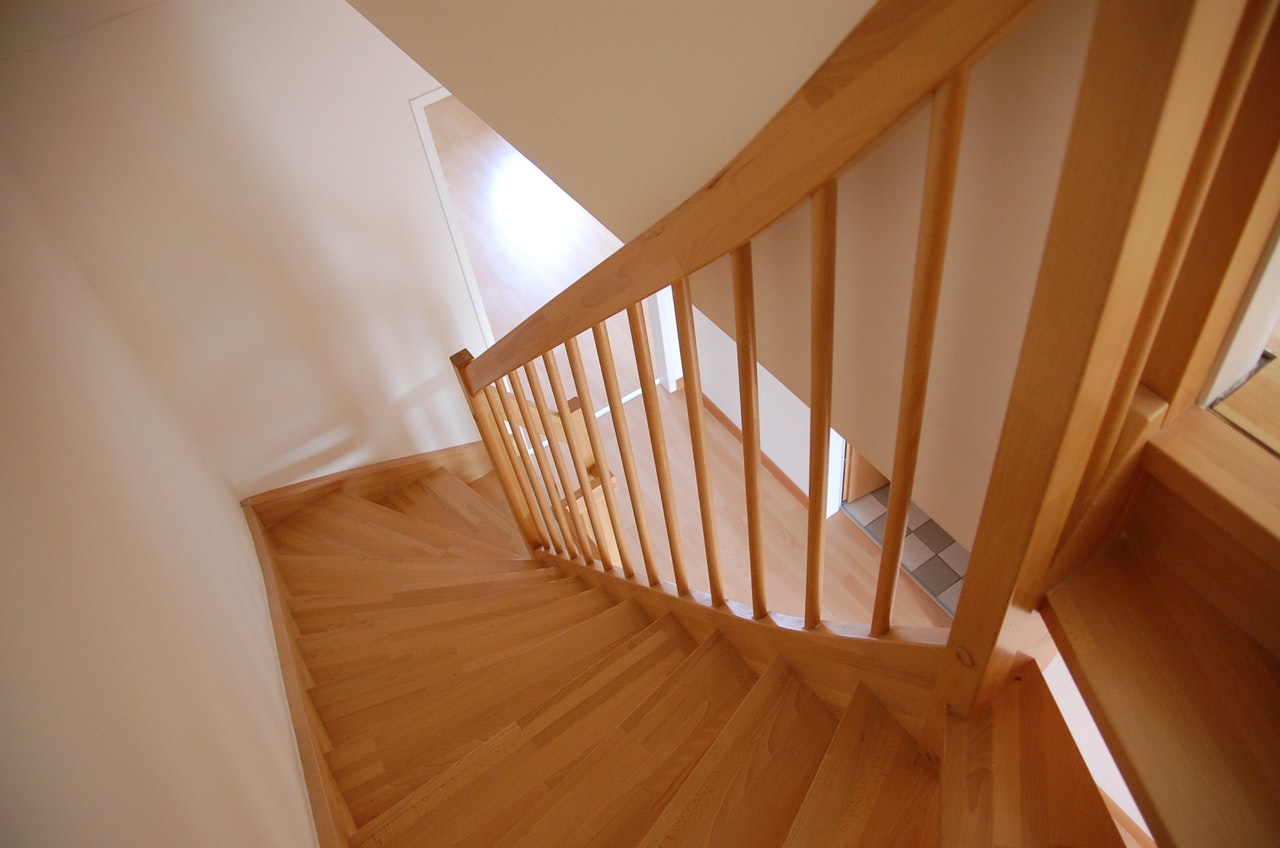 Elementy schodów drewnianych